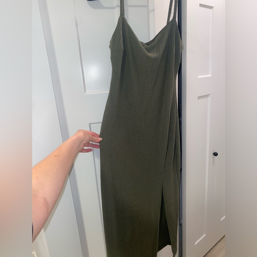 Windsor large green dress w/ slit